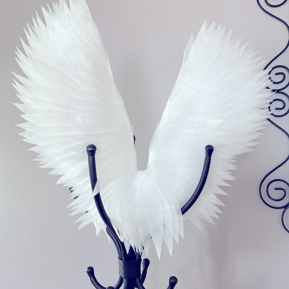 Toodlers angel wings for Halloween.
